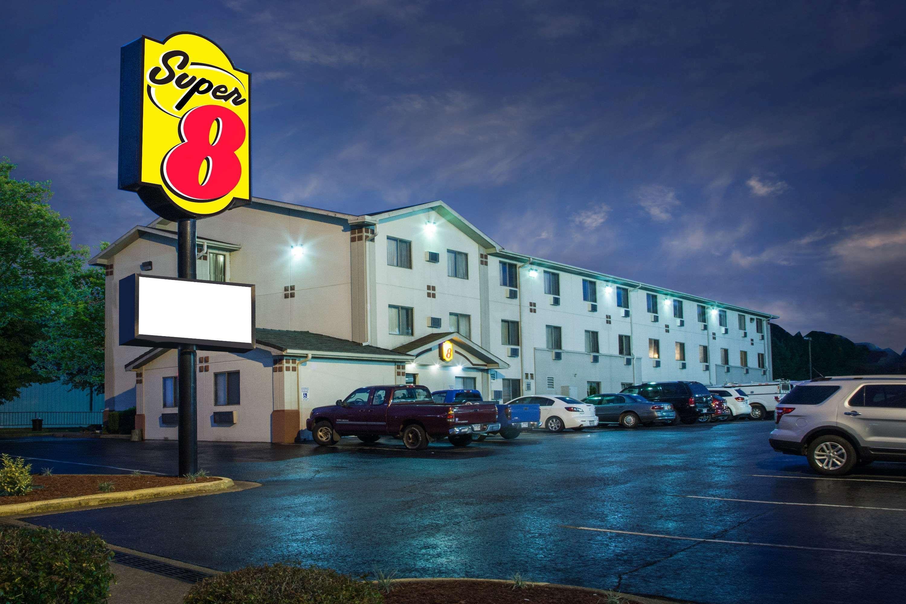 Hotel Super 8 By Wyndham Hot Springs Exterior foto